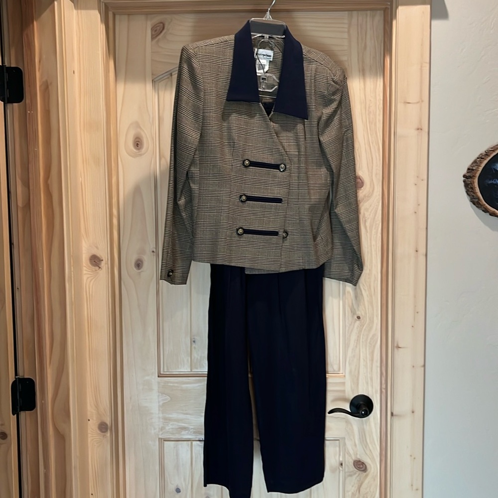 Women’s size 10 pants suit